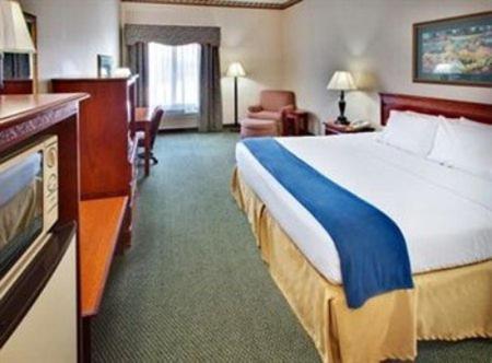 Holiday Inn Express & Suites Clinton by IHG